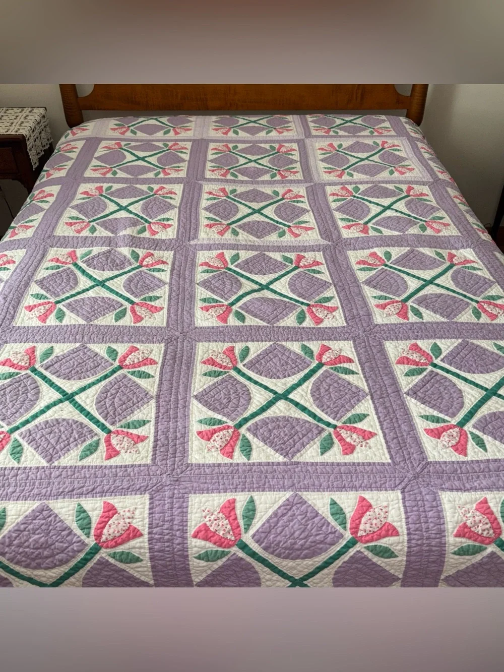 Vintage Handmade Appliqué Tulip Patchwork Quilt  Lavender Pink Green 76” X 88”
